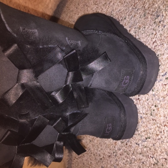 BLACK UGGS with satin bows - Picture 2 of 4